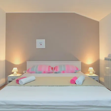 Olivera 1726 Daire Pula