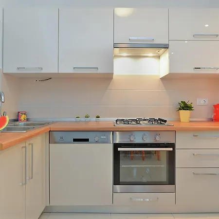 Olivera 1726 아파트 풀라